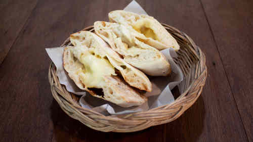 Cheese Naan in Sanahs